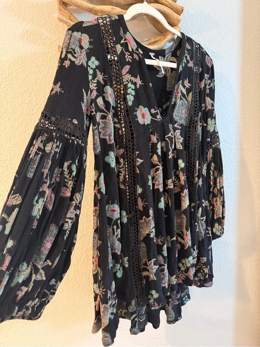 Free people oversized Boho Floral V-Neck Black Peasant Top Sz S